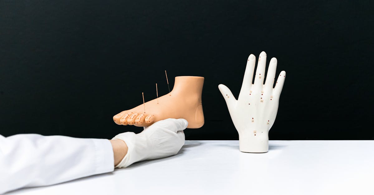 découvrez l'acupression, une technique de guérison ancestrale qui utilise la pression des doigts sur des points spécifiques du corps pour soulager stress, douleurs et déséquilibres énergétiques. apprenez à améliorer votre bien-être physique et mental grâce à cette méthode naturelle.