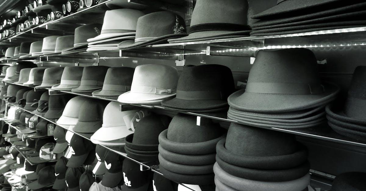 découvrez notre collection exceptionnelle de chapeaux pour tous les styles et occasions. que vous recherchiez un look élégant, décontracté ou sportif, trouvez le chapeau parfait qui complétera votre tenue. faites votre choix parmi une variété de modèles, de couleurs et de matières.