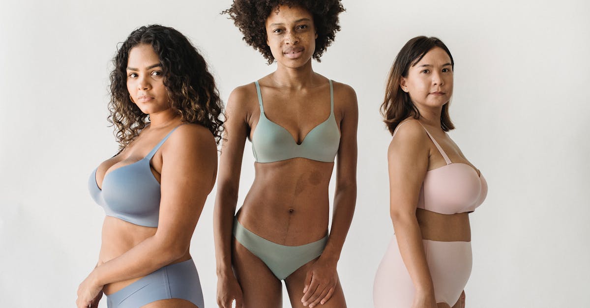 découvrez les dernières tendances en lingerie pour sublimer votre silhouette et affirmer votre style. explorez des modèles audacieux, des matières innovantes et des couleurs captivantes qui répondent à toutes vos envies.