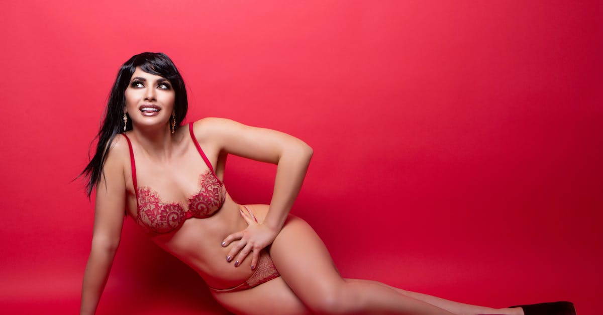 découvrez les dernières tendances de la lingerie de luxe, alliant élégance, confort et sophistication. explorez des pièces uniques qui subliment la féminité et apportent une touche de glamour à votre garde-robe.