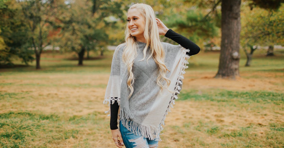 découvrez notre collection de ponchos élégants et confortables, parfaits pour ajouter une touche de style à votre garde-robe. idéal pour toutes les saisons, nos ponchos se déclinent en diverses matières et motifs pour s'adapter à vos envies et à votre personnalité.