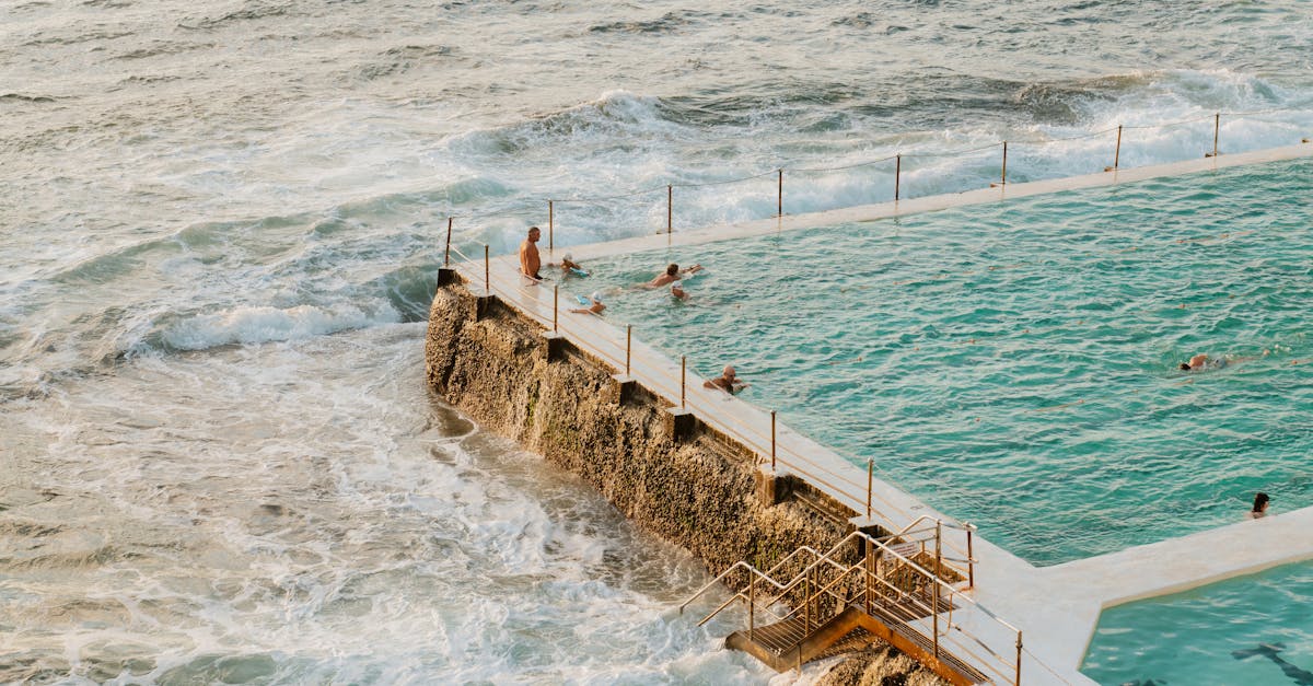 découvrez l'univers fascinant de la natation des sirènes, une activité aquatique envoûtante qui allie grâce et performance. plongez dans des cours captivants et explorez la magie de nager comme une sirène.