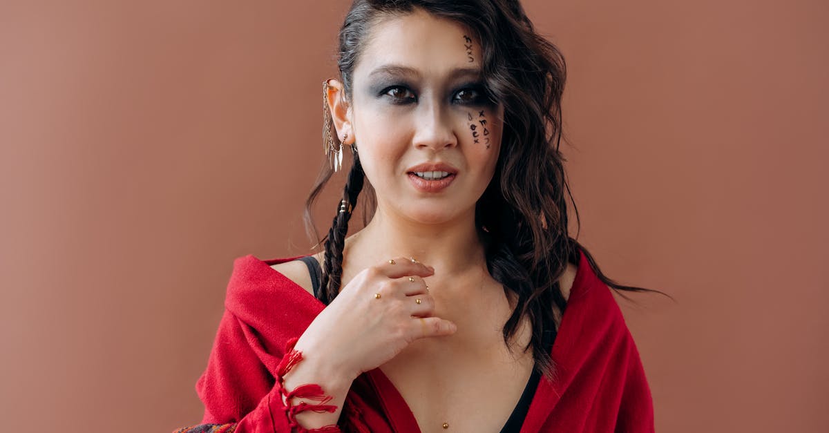découvrez les tendances des faux piercings en 2024 ! explorez les styles innovants et chic qui allient mode et fonctionnalité sans engagement. transformez votre look tout en jouant avec la créativité et la diversité des faux piercings.