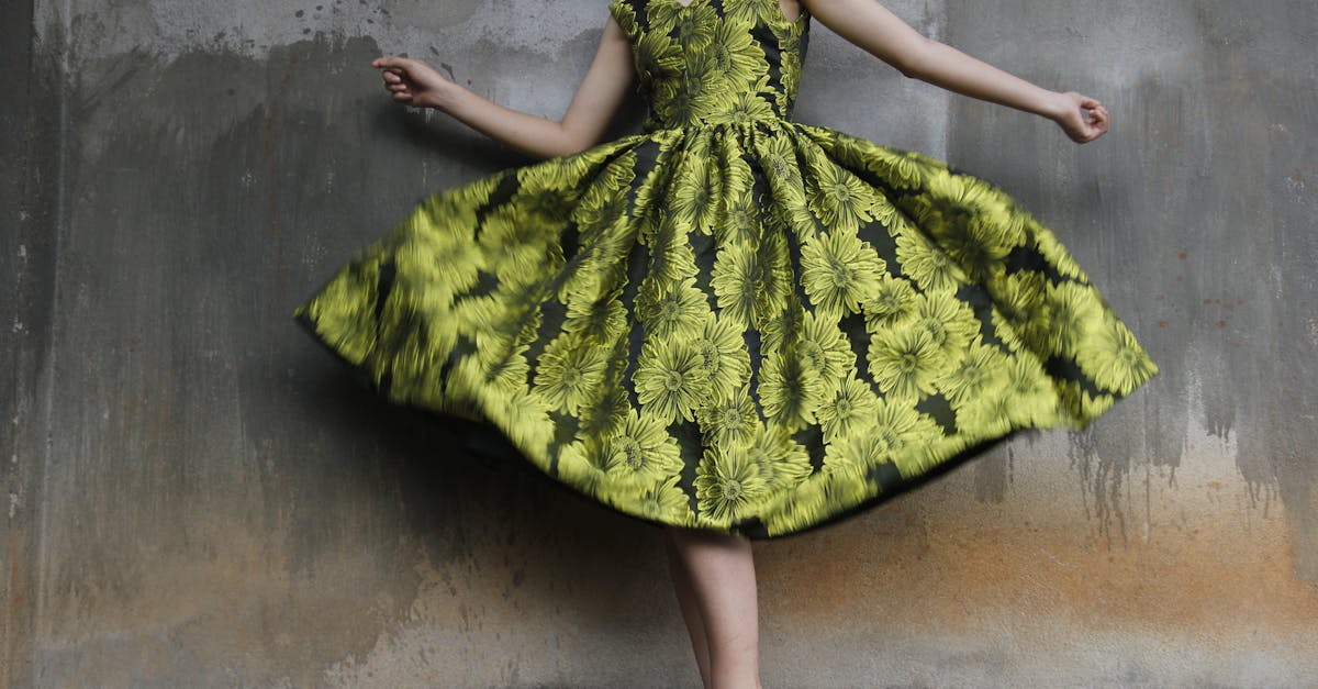 découvrez notre magnifique robe de couleur vert sauge, alliant élégance et confort. parfaite pour toutes les occasions, cette robe met en valeur votre silhouette tout en vous offrant un style tendance et raffiné. idéale pour les sorties estivales ou les événements spéciaux, elle apportera une touche de fraîcheur à votre garde-robe.