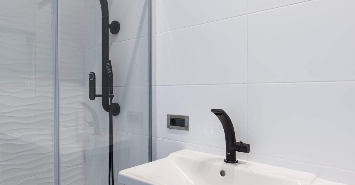 découvrez les essentiels de douche qui transformeront votre routine quotidienne ! des gels douche rafraîchissants aux accessoires pratiques, trouvez tout ce dont vous avez besoin pour une expérience de douche parfaite. prenez soin de votre peau avec nos produits de qualité.