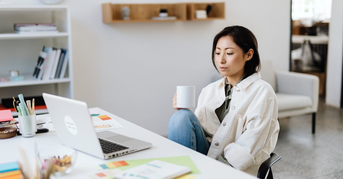 découvrez comment le remote management permet de gérer à distance vos équipes, systèmes et projets, en améliorant la productivité et la flexibilité de votre entreprise grâce aux outils numériques.